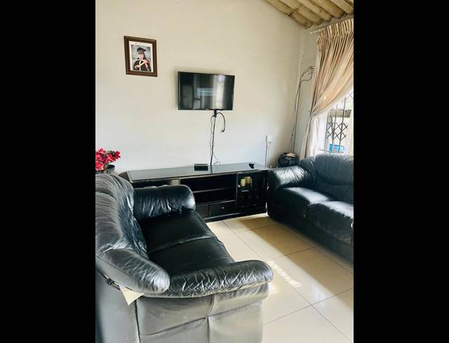 6 BEDROOM HOUSE FOR SALE IN UMLAZI A